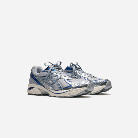 MereCatch Feature In WWD (Footwear News)